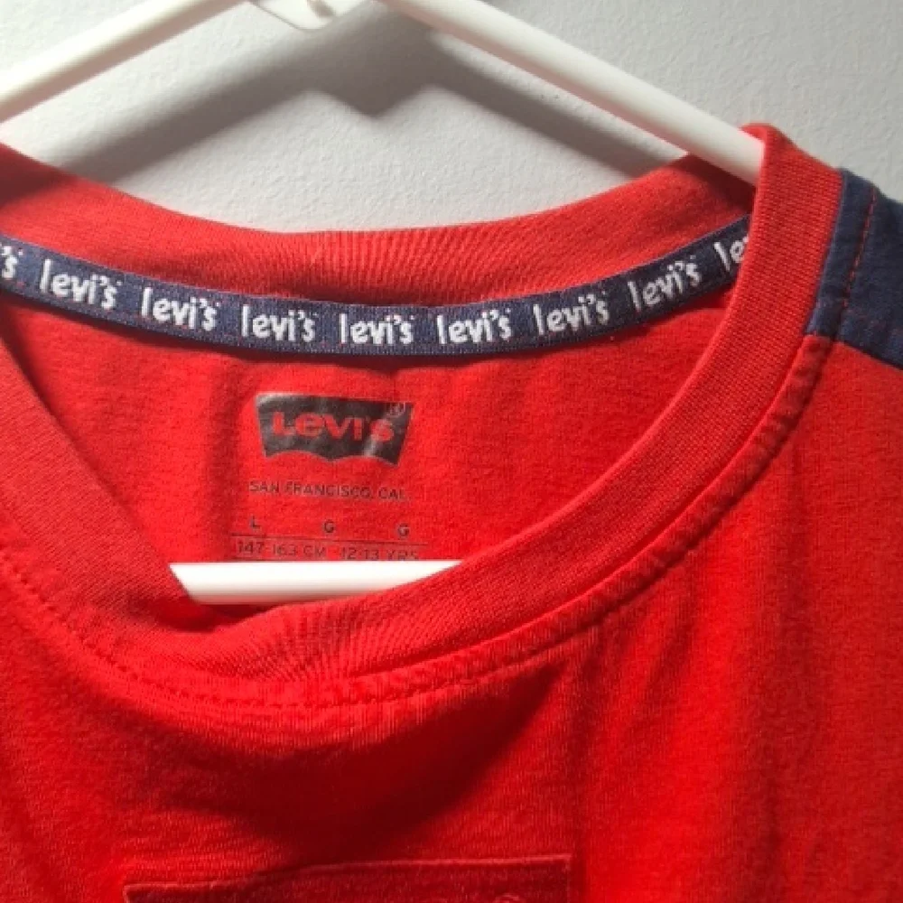 Levi's Red and Navy Short Sleeve‎ Tee. CAJA # 2 A